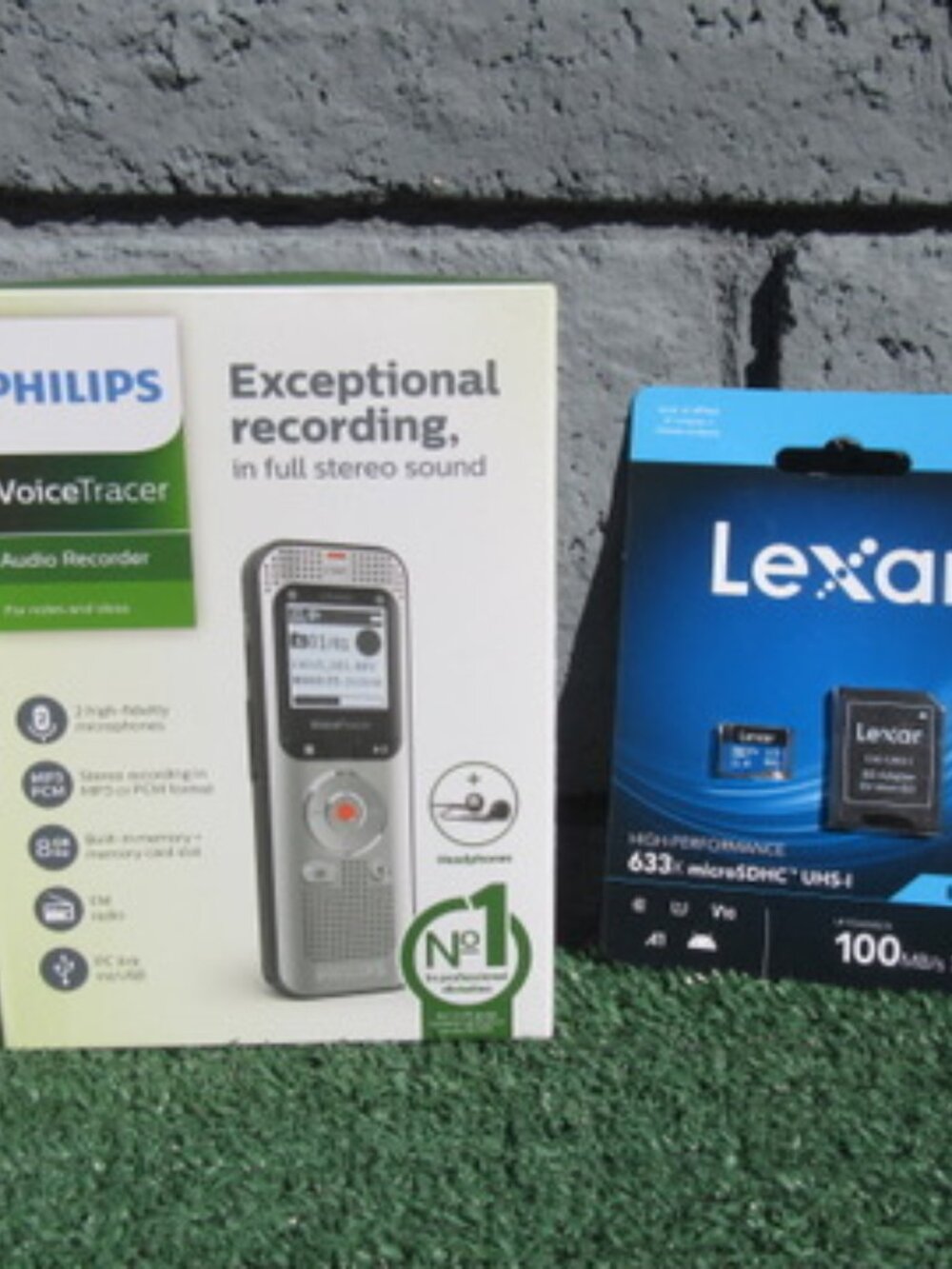 Brand New Philips VoiceTracer Audio Recorder DVT2050 + Lexar SD Card